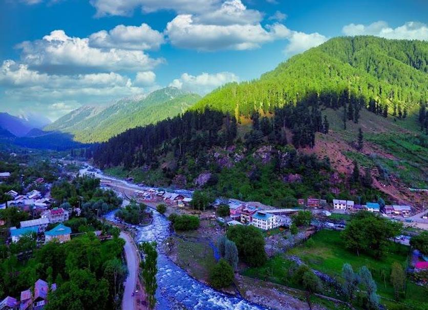 SRINAGAR, PAHALGAM, HOUSEBOAT